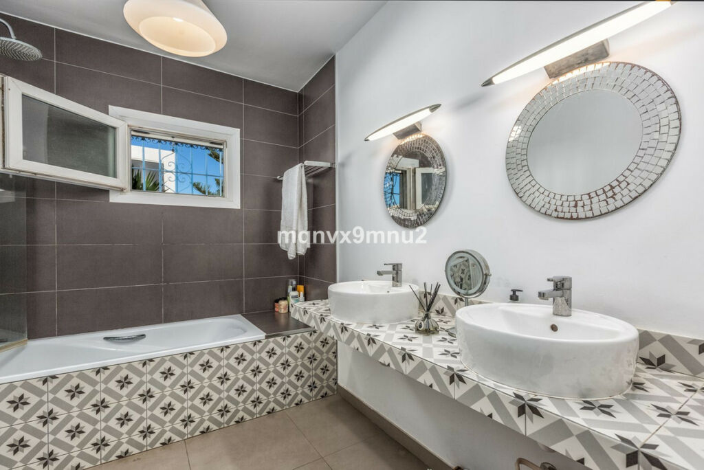 Detached Villa El Chaparral Málaga - image 29