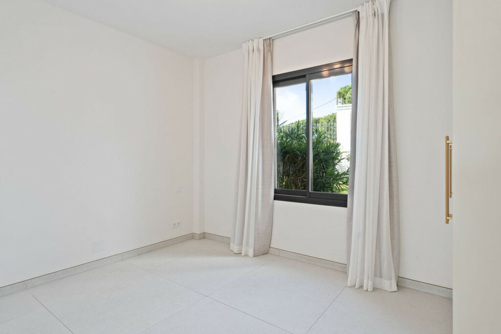 Detached Villa Elviria Málaga - image 25