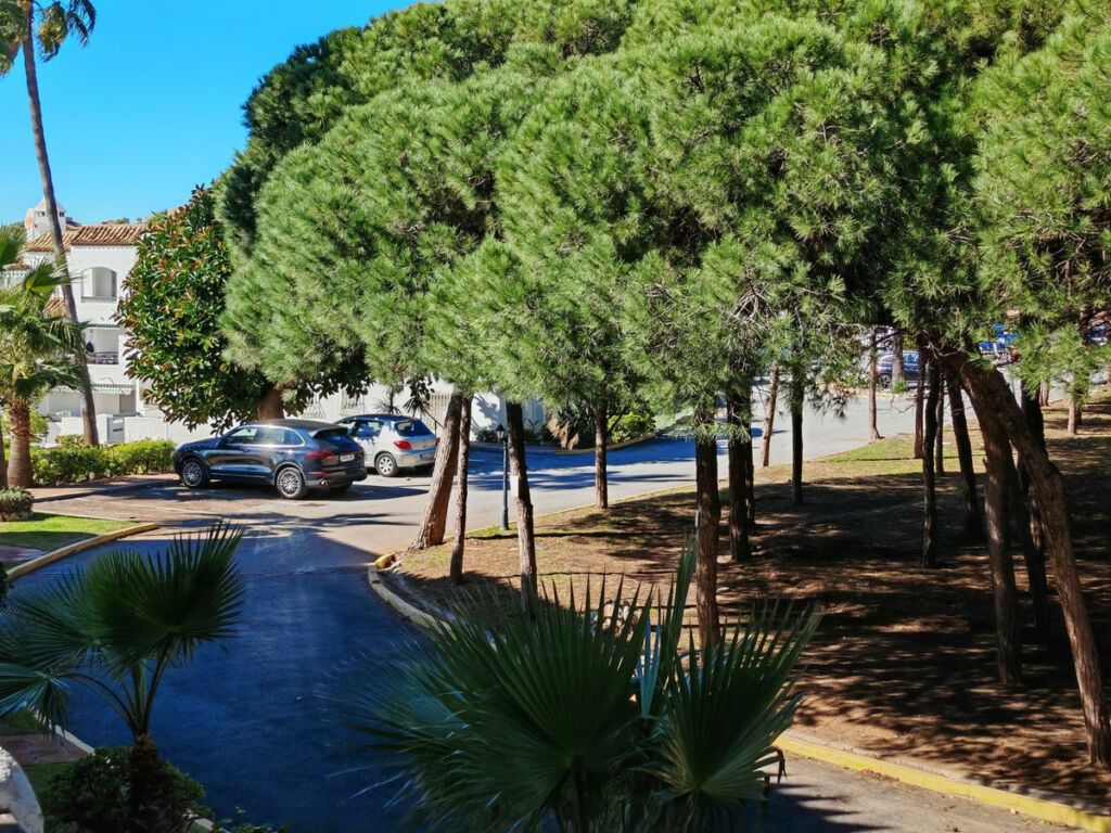 Penthouse Calahonda Málaga - image 26