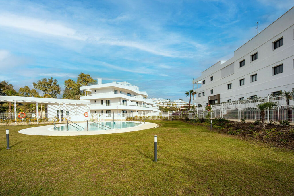 Middle Floor Apartment Estepona Málaga - image 27