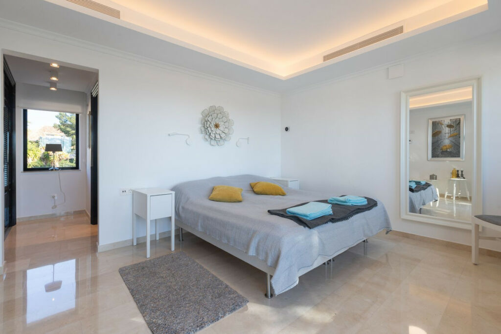 Detached Villa Elviria Málaga - image 30
