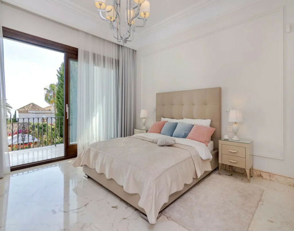 Detached Villa Sierra Blanca Málaga - image 28