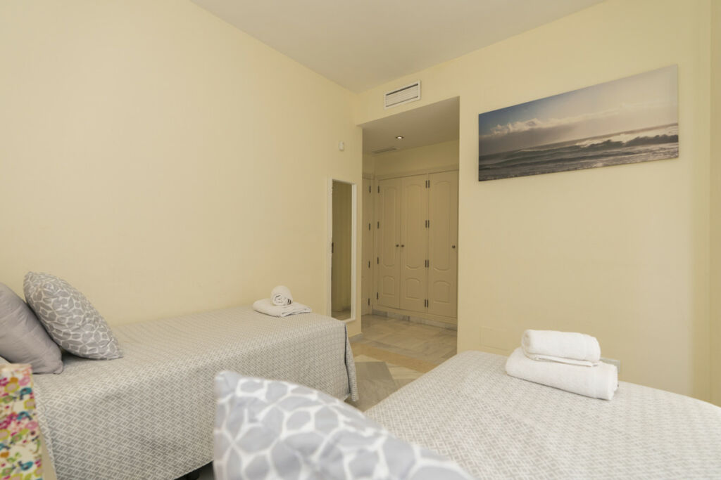 Middle Floor Apartment Nueva Andalucía Málaga - image 28