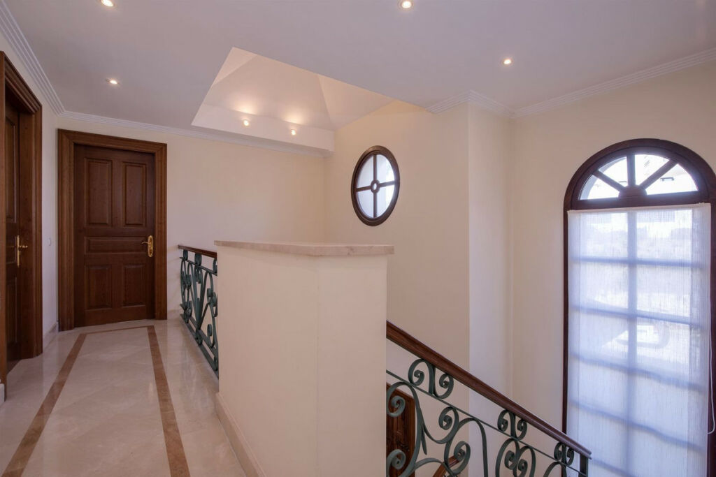 Detached Villa Los Arqueros Málaga - image 26