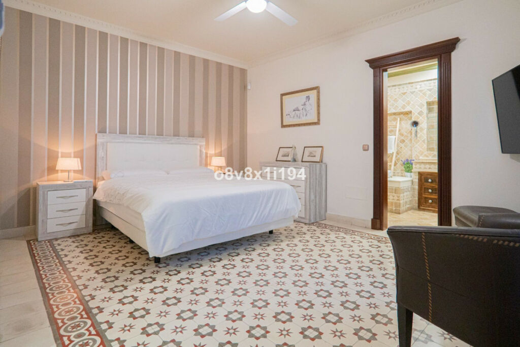 Detached Villa Fuengirola Málaga - image 28