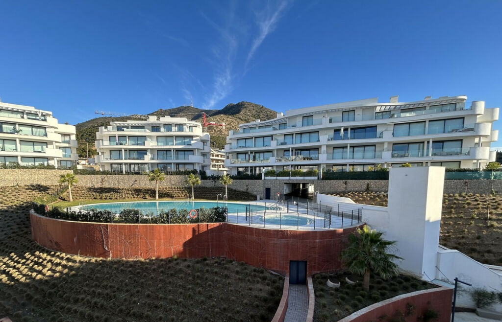Middle Floor Apartment Fuengirola Málaga - image 2