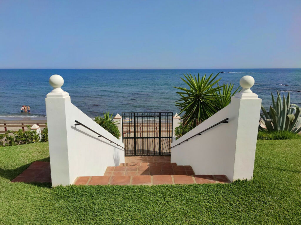 Penthouse Calahonda Málaga - image 29