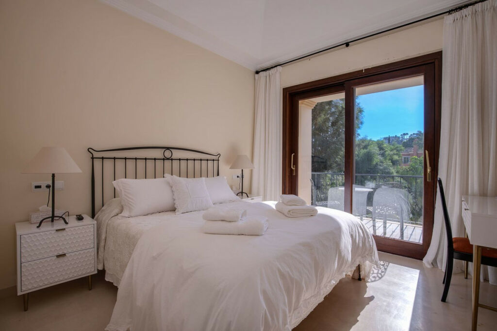 Detached Villa Los Arqueros Málaga - image 27