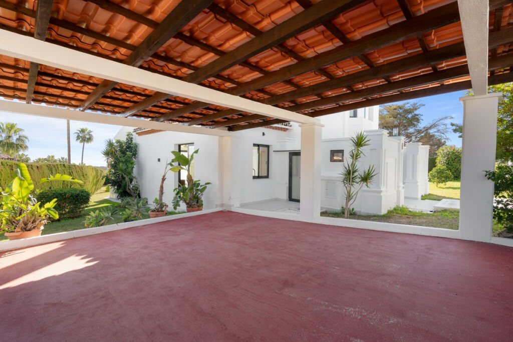 Detached Villa Elviria Málaga - image 28