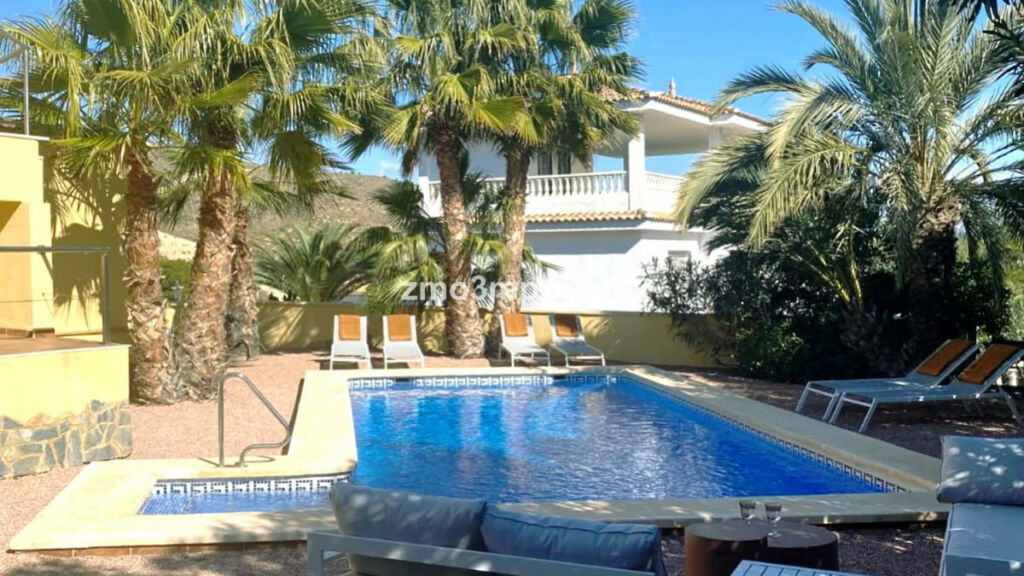 Detached Villa El Campello Alicante - image 3