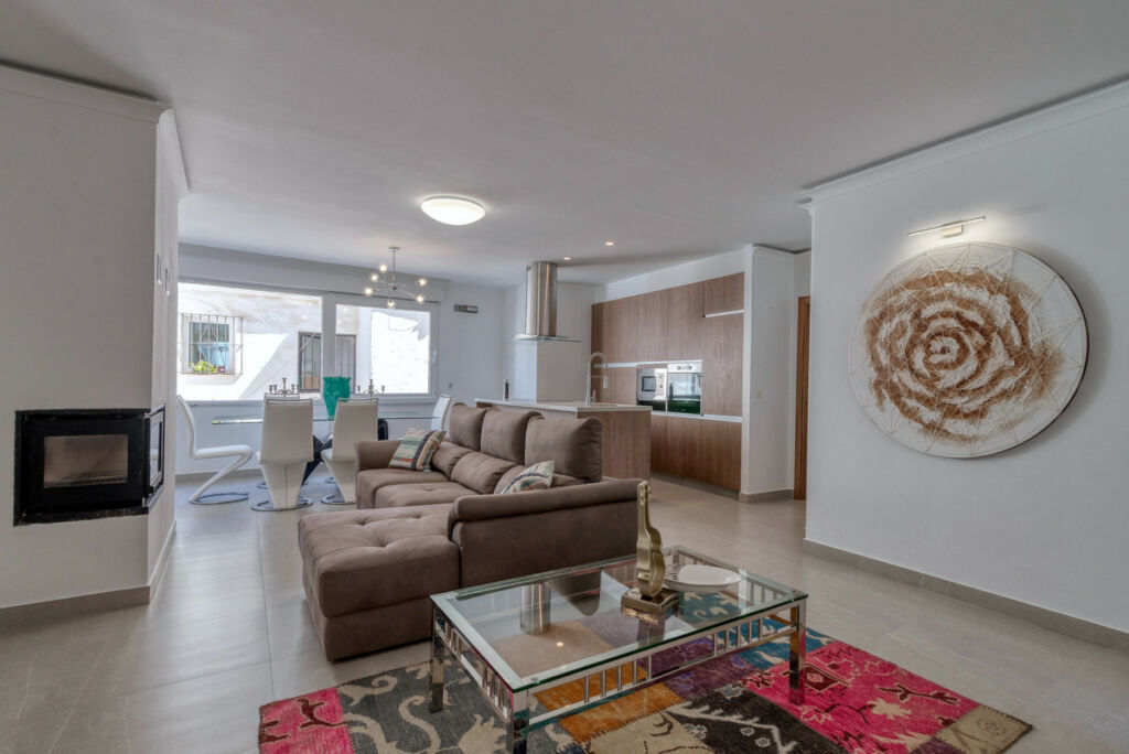 Middle Floor Apartment Puerto Banús Málaga - image 3