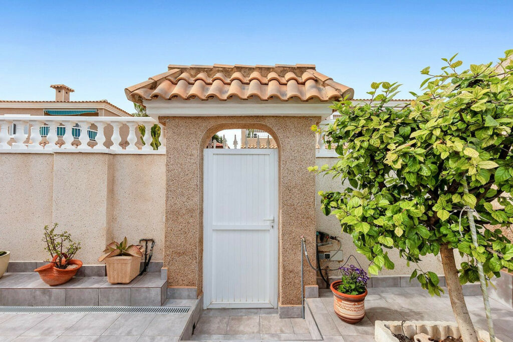 Detached Villa Torrevieja Alicante - image 4