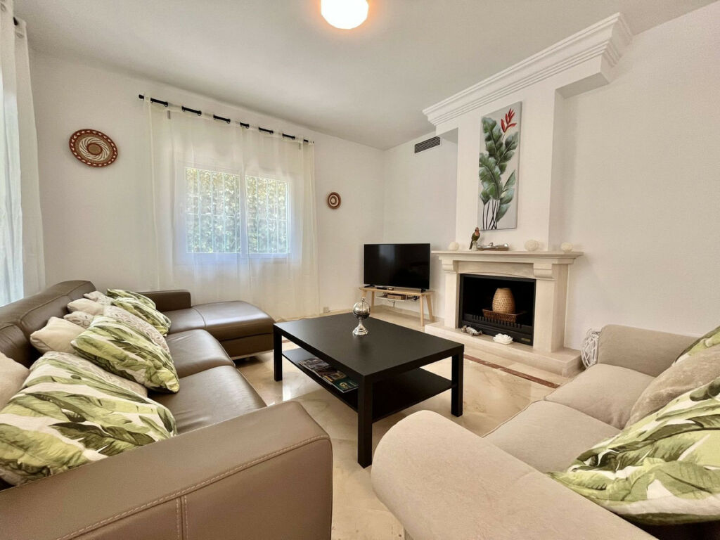 Detached Villa San Pedro de Alcántara Málaga - image 3