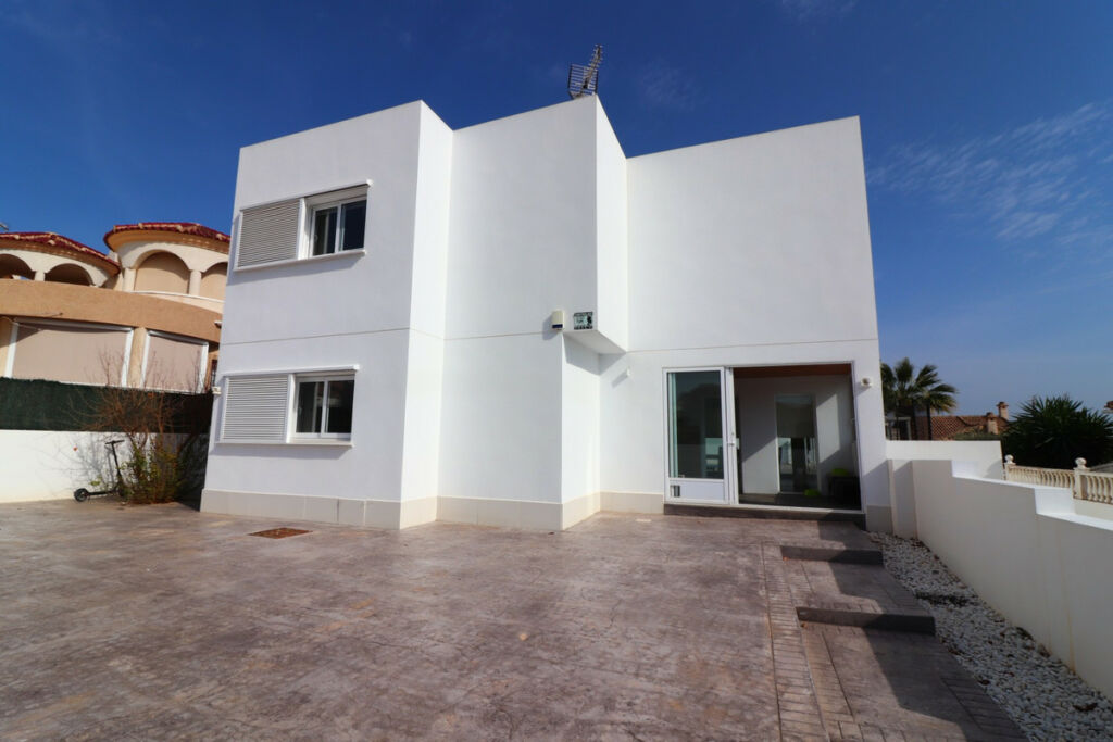 Detached Villa La Marina Alicante - image 3