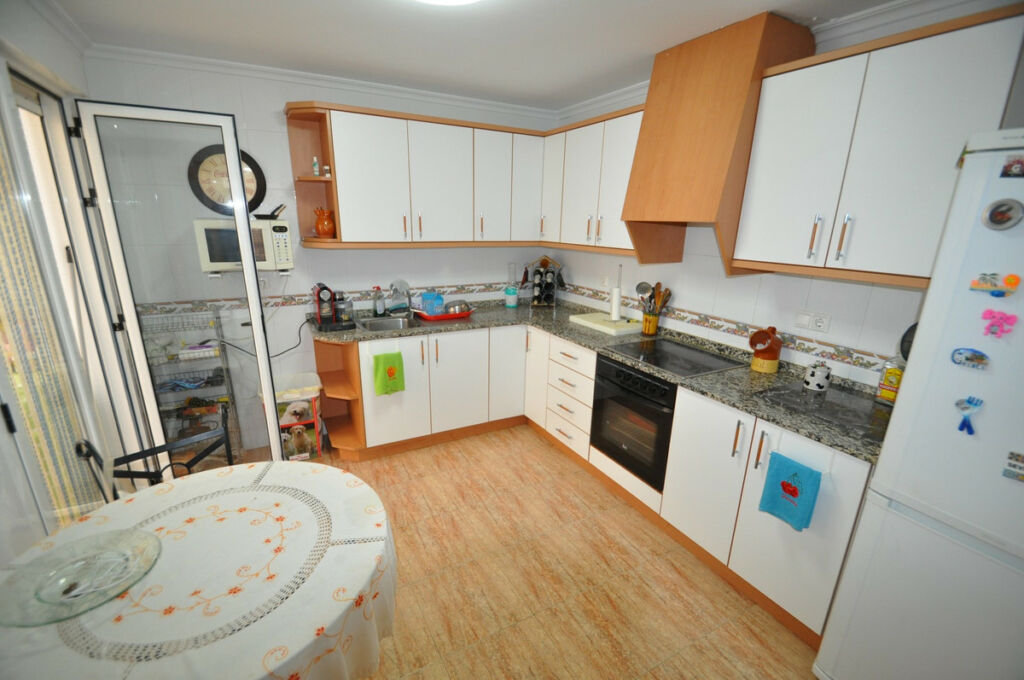 Townhouse Pinoso Alicante - image 3