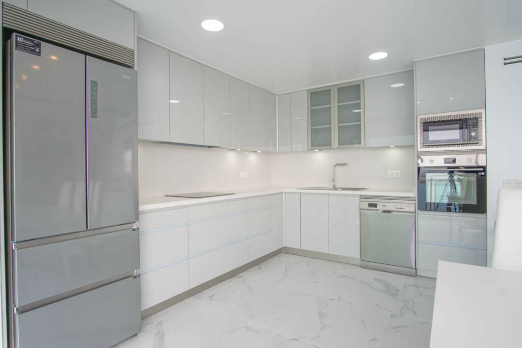 Middle Floor Apartment Benidorm Alicante - image 3