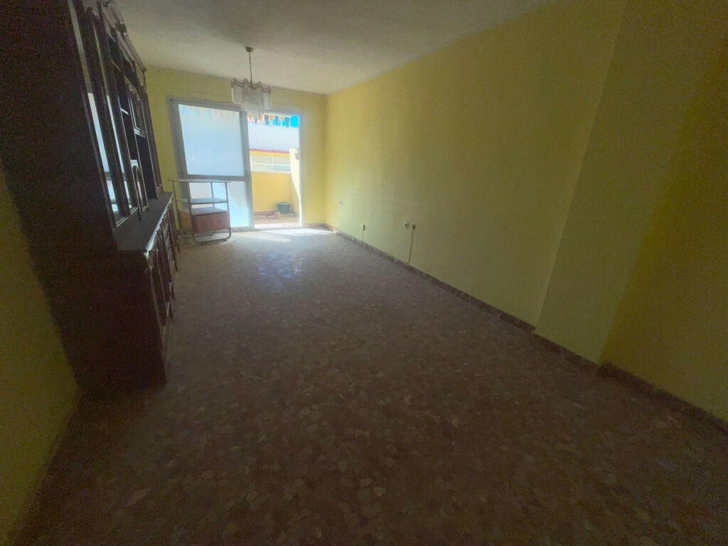 Middle Floor Apartment Estepona Málaga - image 3
