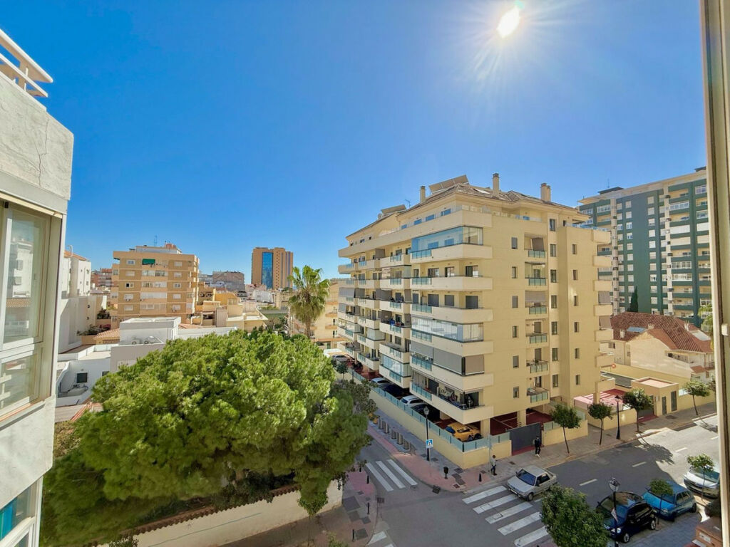 Middle Floor Apartment Los Boliches Málaga - image 3