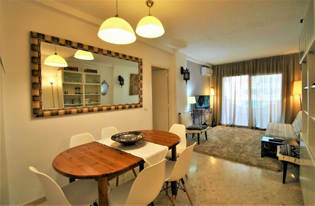 Middle Floor Apartment Los Boliches Málaga - image 3