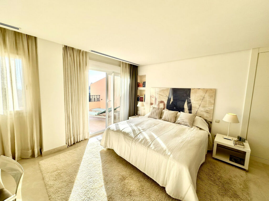Penthouse Duplex Nueva Andalucía Málaga - image 3