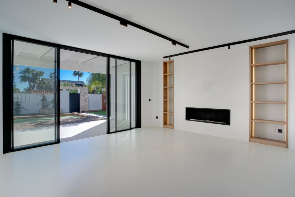 Detached Villa Costalita Málaga - image 3