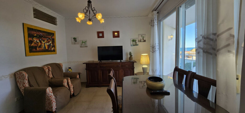 Middle Floor Apartment La Carihuela Málaga - image 3