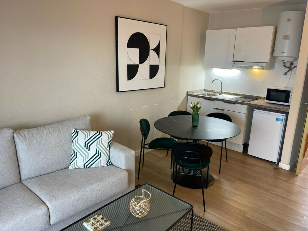 Middle Floor Apartment Benidorm Alicante - image 3