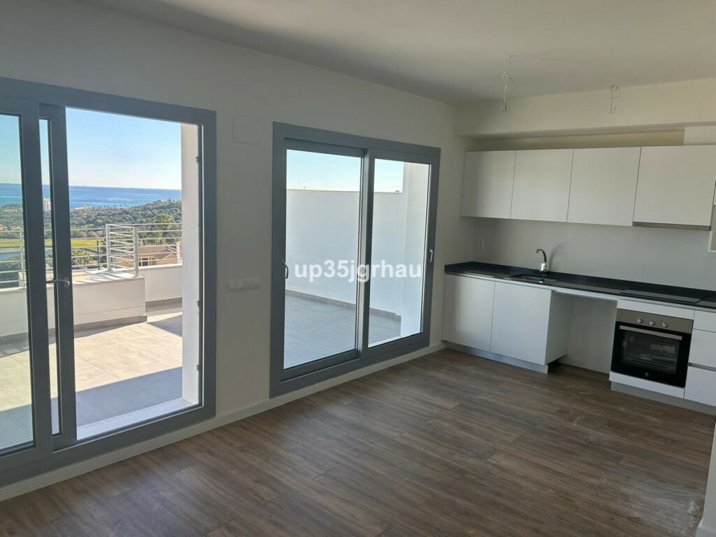 Top Floor Apartment Estepona Málaga - image 3