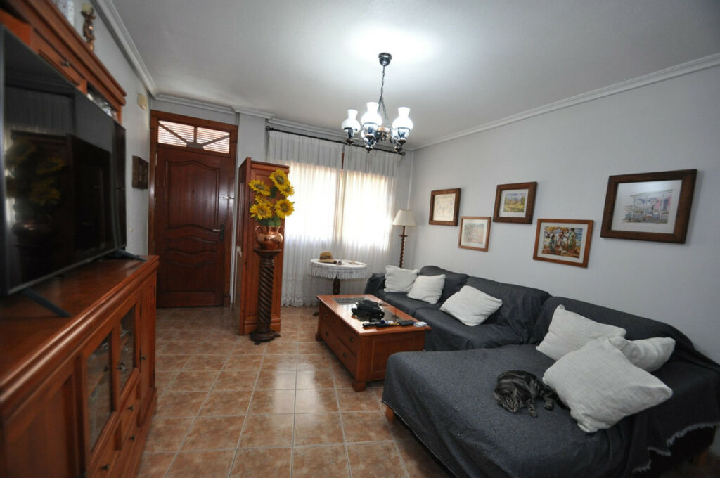Townhouse Pinoso Alicante - image 3