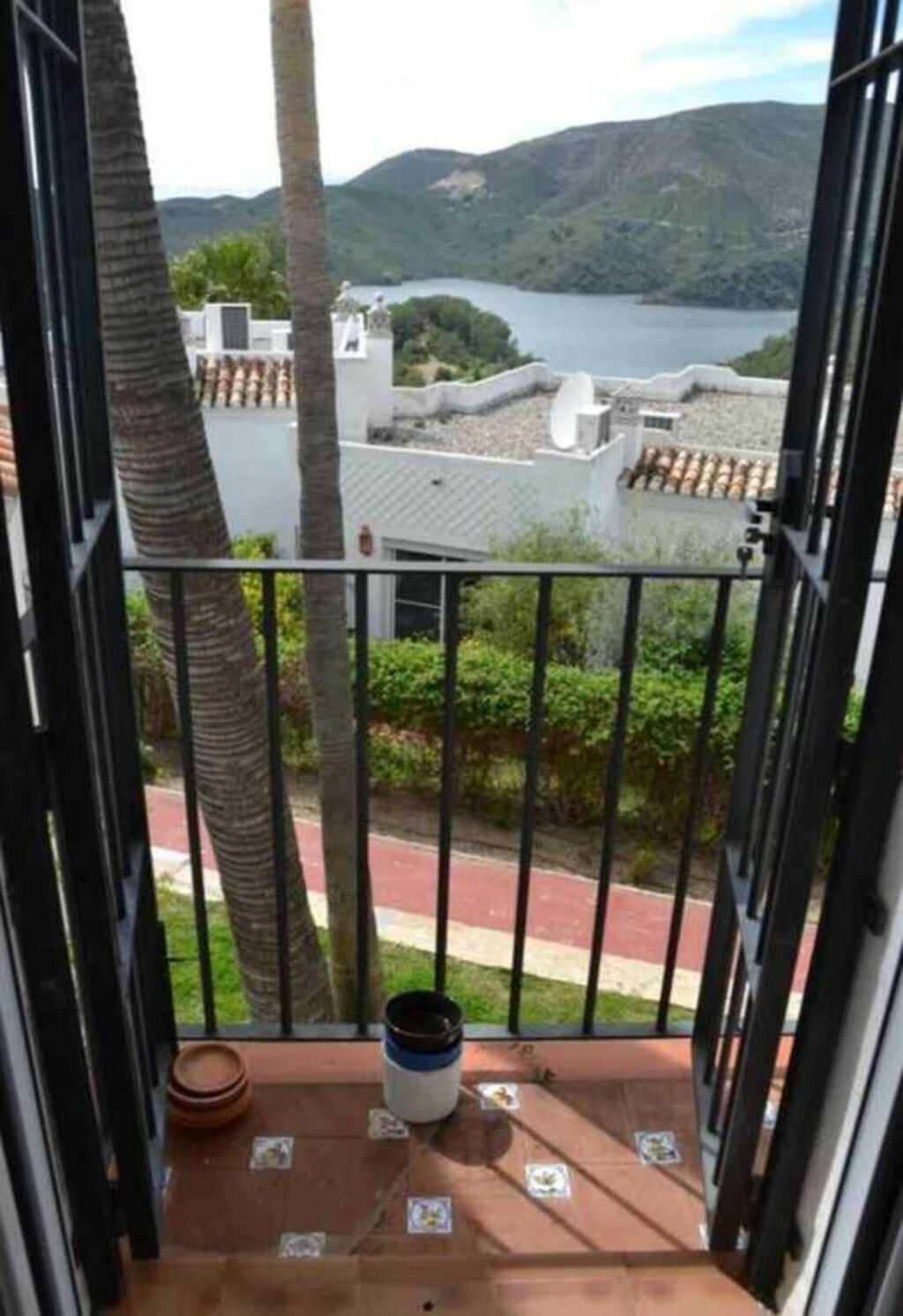 Townhouse Istán Málaga - image 3