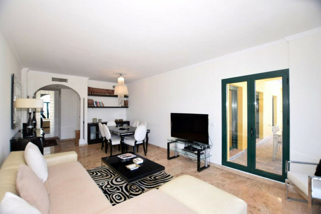 Middle Floor Apartment San Pedro de Alcántara Málaga - image 3