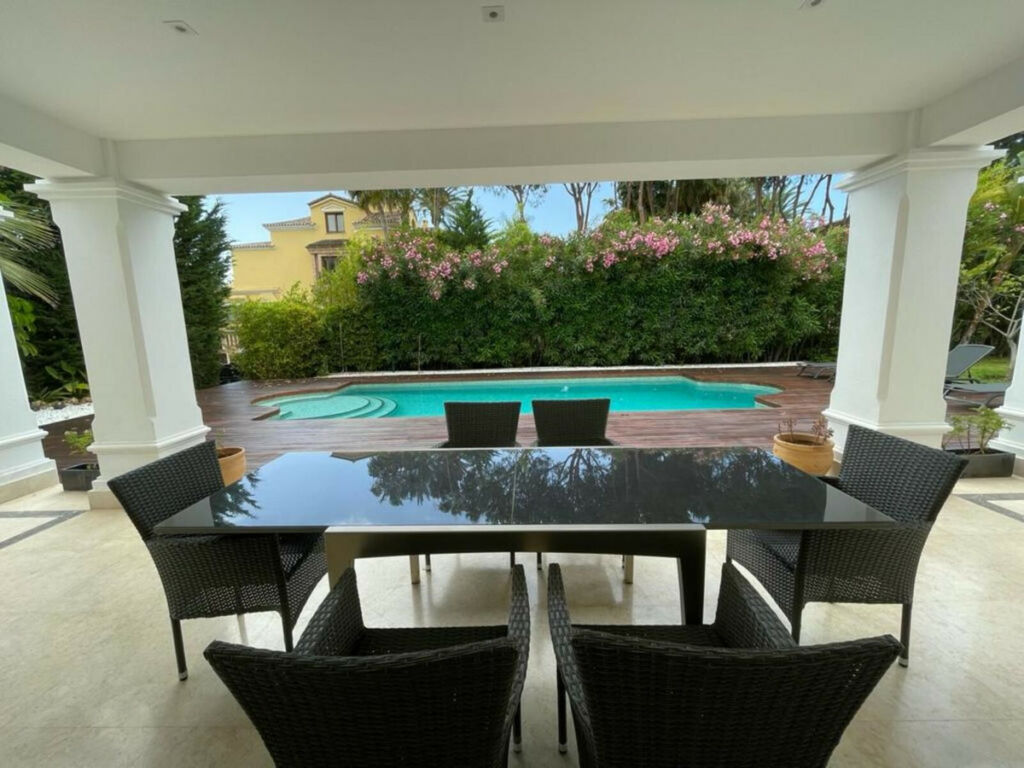 Detached Villa The Golden Mile Málaga - image 3