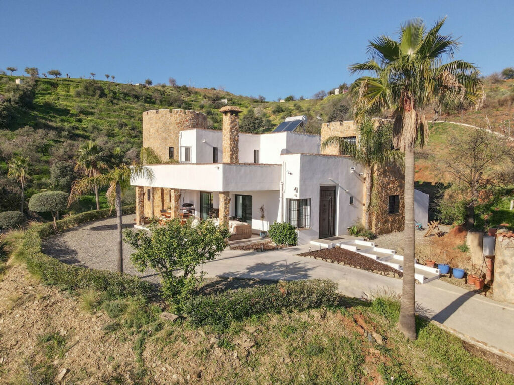 Detached Villa Monda Málaga - image 2