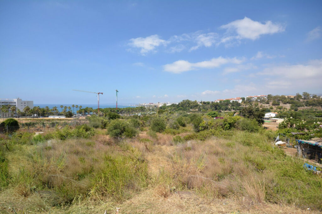 Land with Ruin Estepona Málaga - image 3