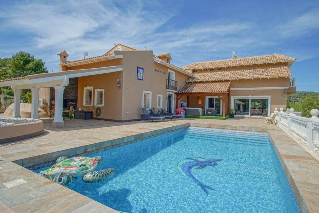Detached Villa La Nucia Alicante - image 3
