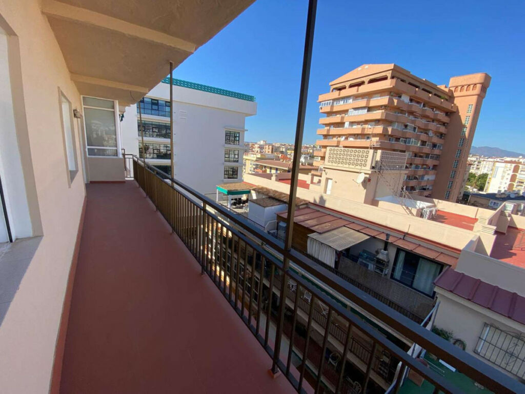 Middle Floor Apartment Fuengirola Málaga - image 3