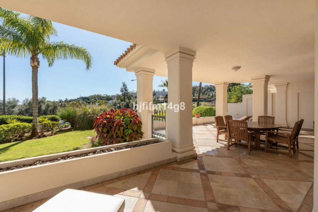 Ground Floor Apartment Nueva Andalucía Málaga - image 3
