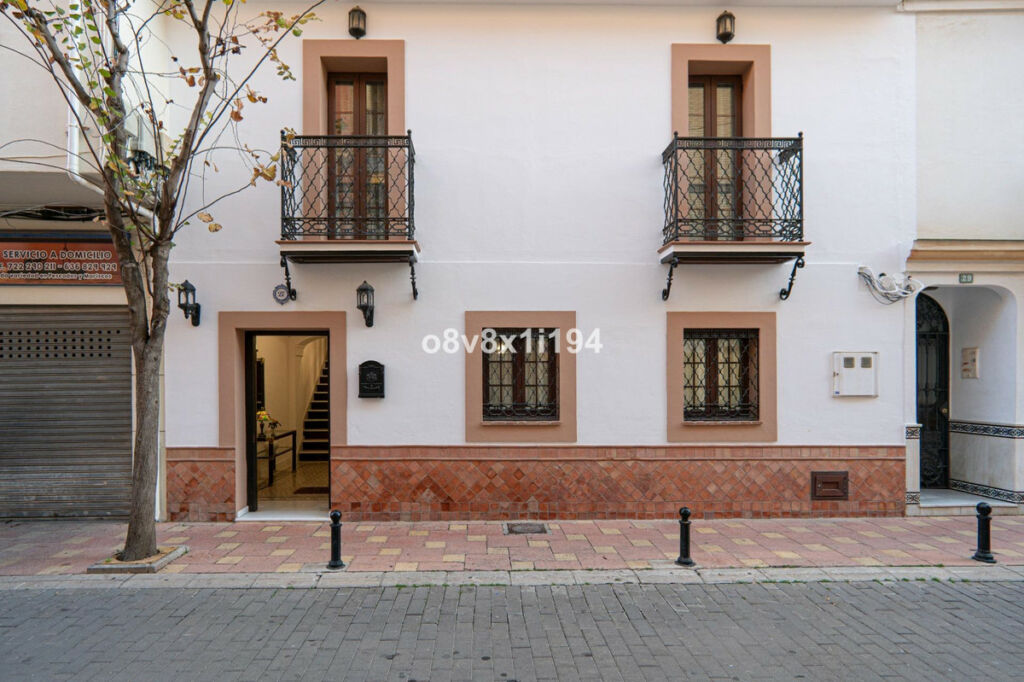 Detached Villa Fuengirola Málaga - image 3