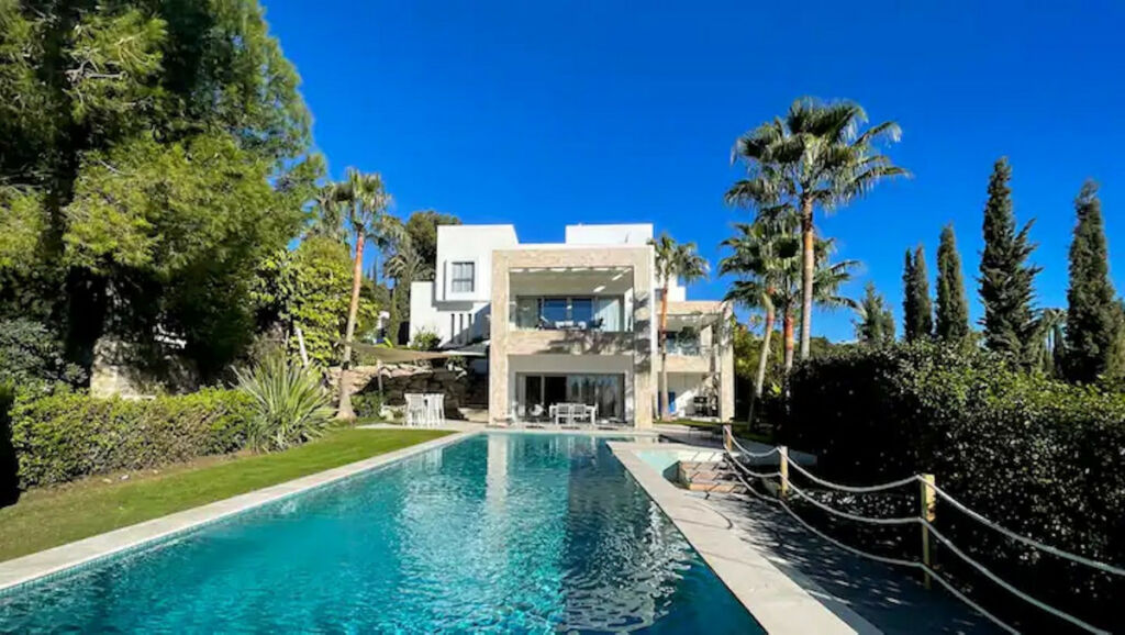 Detached Villa Benahavís Málaga - image 3