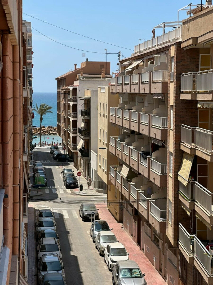 Middle Floor Apartment Playa Del Cura Alicante - image 3