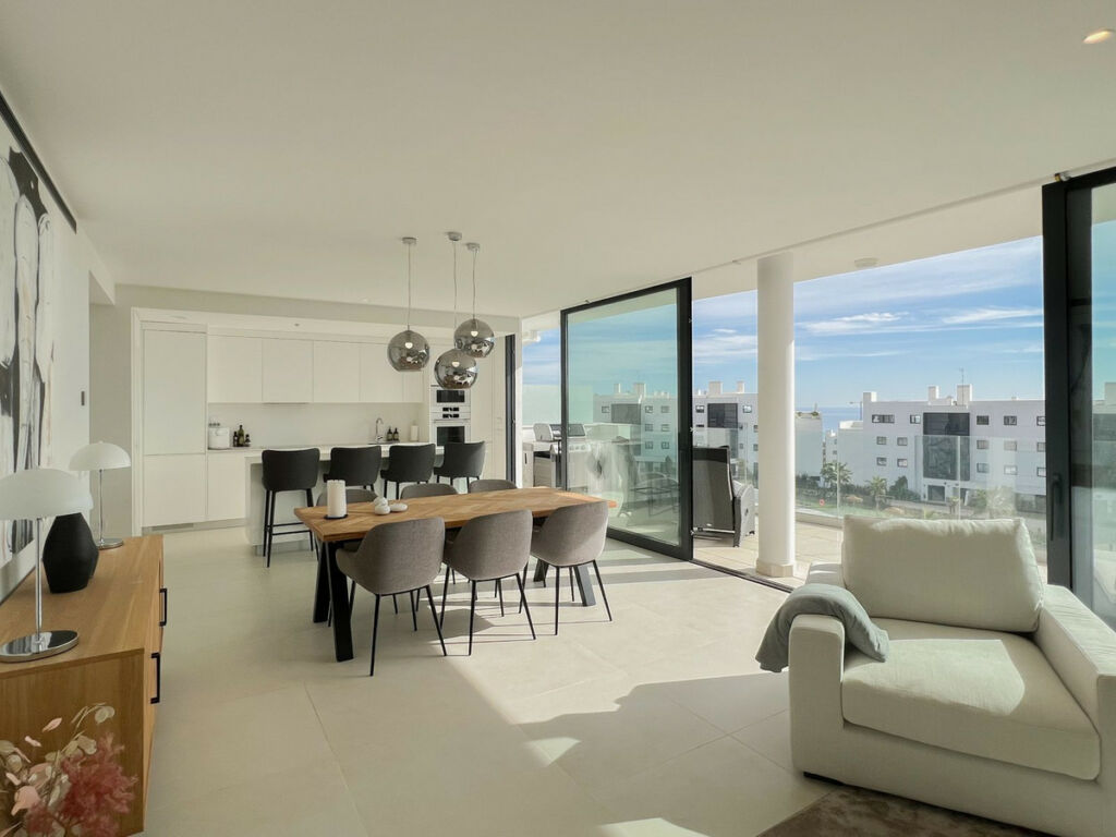 Middle Floor Apartment Higueron Málaga - image 3