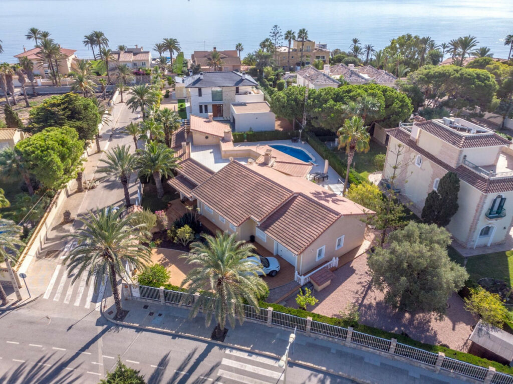 Detached Villa Cabo Roig Alicante - image 3