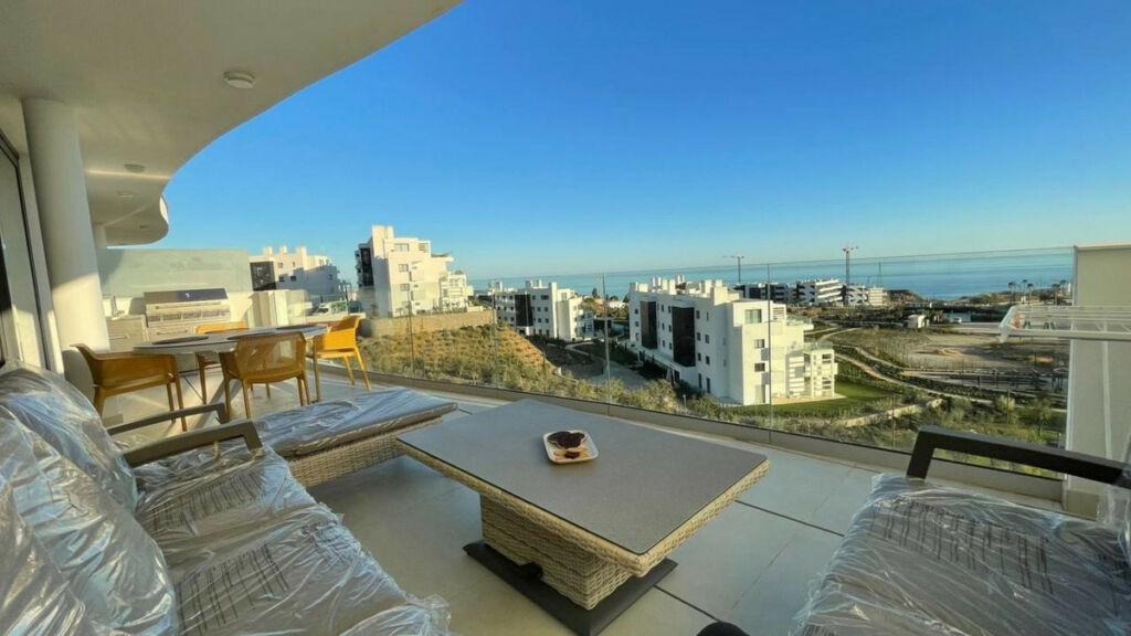 Middle Floor Apartment Fuengirola Málaga - image 3