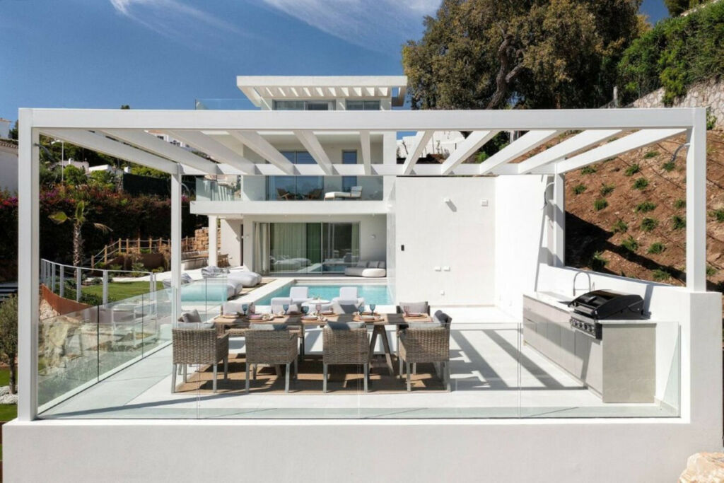 Detached Villa Elviria Málaga - image 3