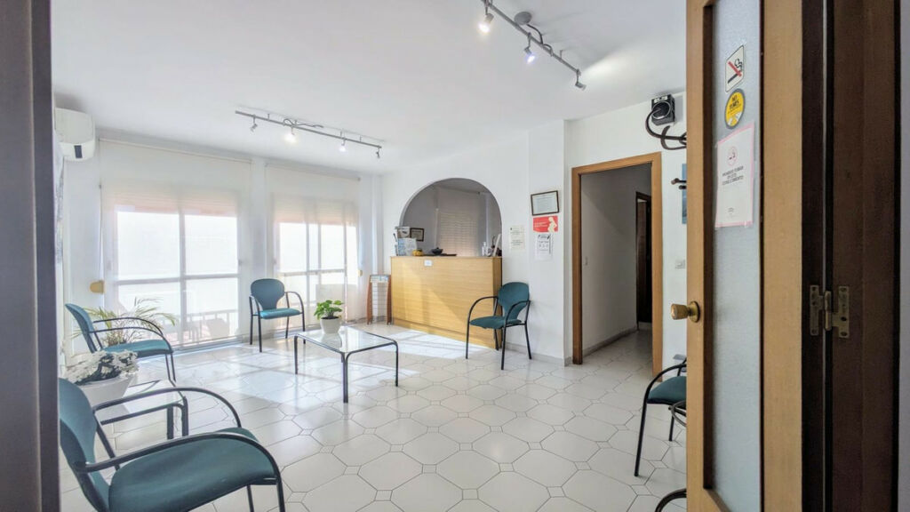 Middle Floor Apartment Fuengirola Málaga - image 3