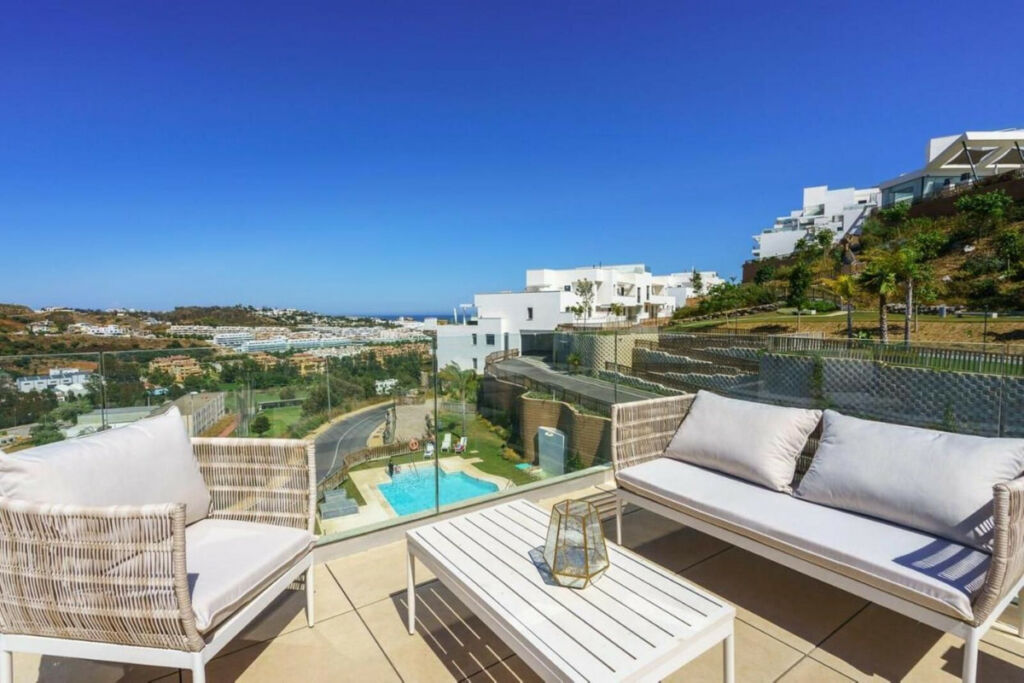 Penthouse Duplex La Cala Málaga - image 3