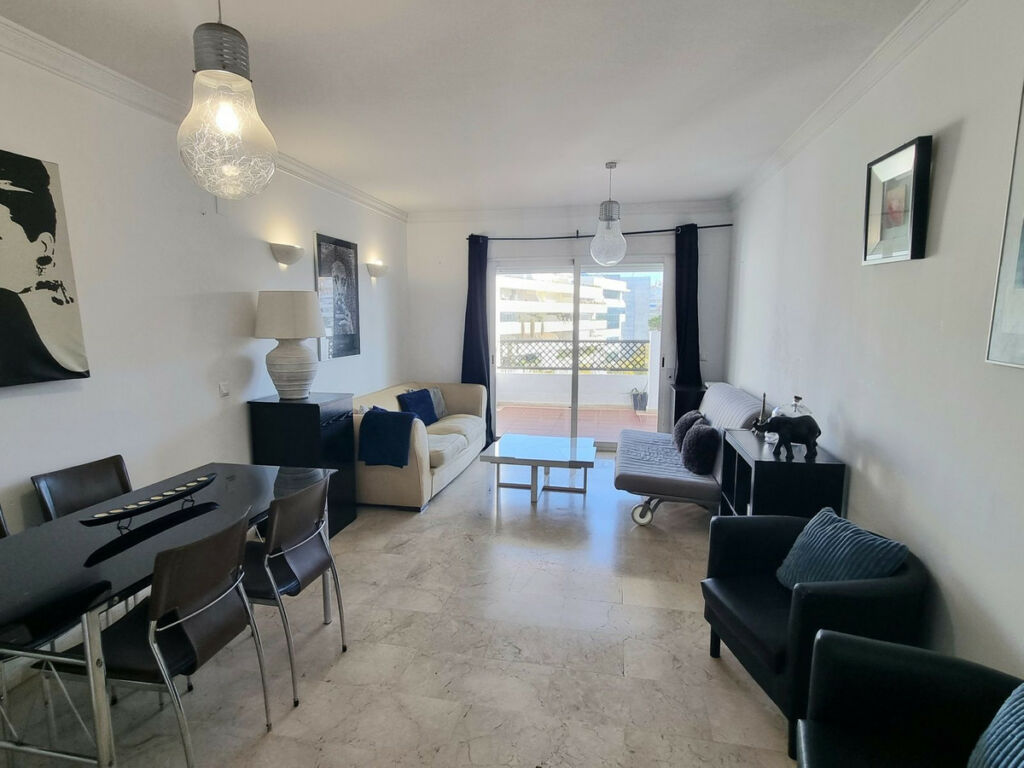 Middle Floor Apartment Puerto Banús Málaga - image 3