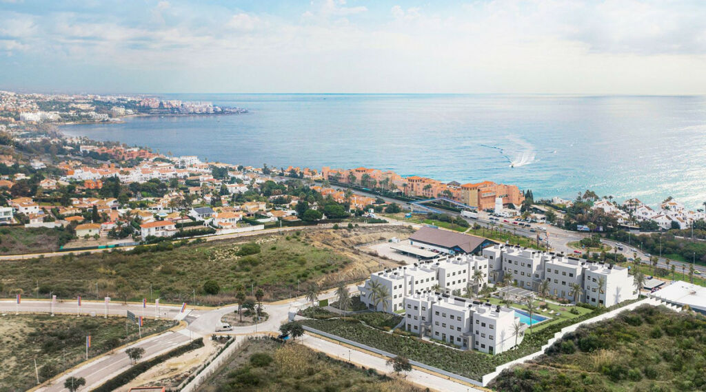 Middle Floor Apartment Estepona Málaga - image 3