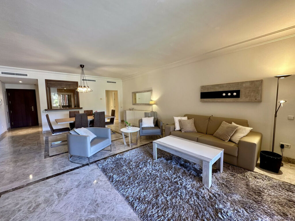 Ground Floor Apartment Nueva Andalucía Málaga - image 3