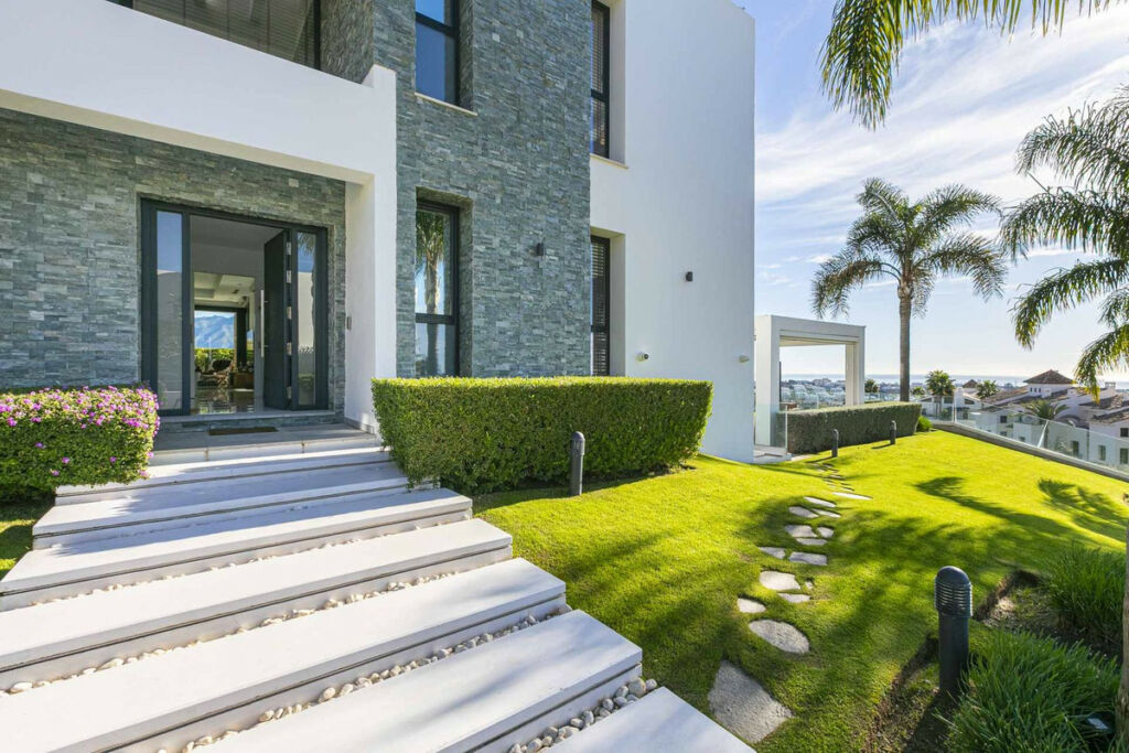 Detached Villa Benahavís Málaga - image 3